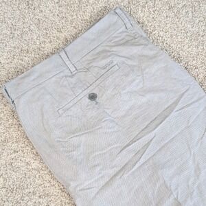 IZOD Men's Gray Textured Flat Front Shorts Size 42 Cotton Blend Casual Summer